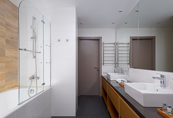 "Двери Модель 1001 установлены в технических помещениях и санузлах номеров."