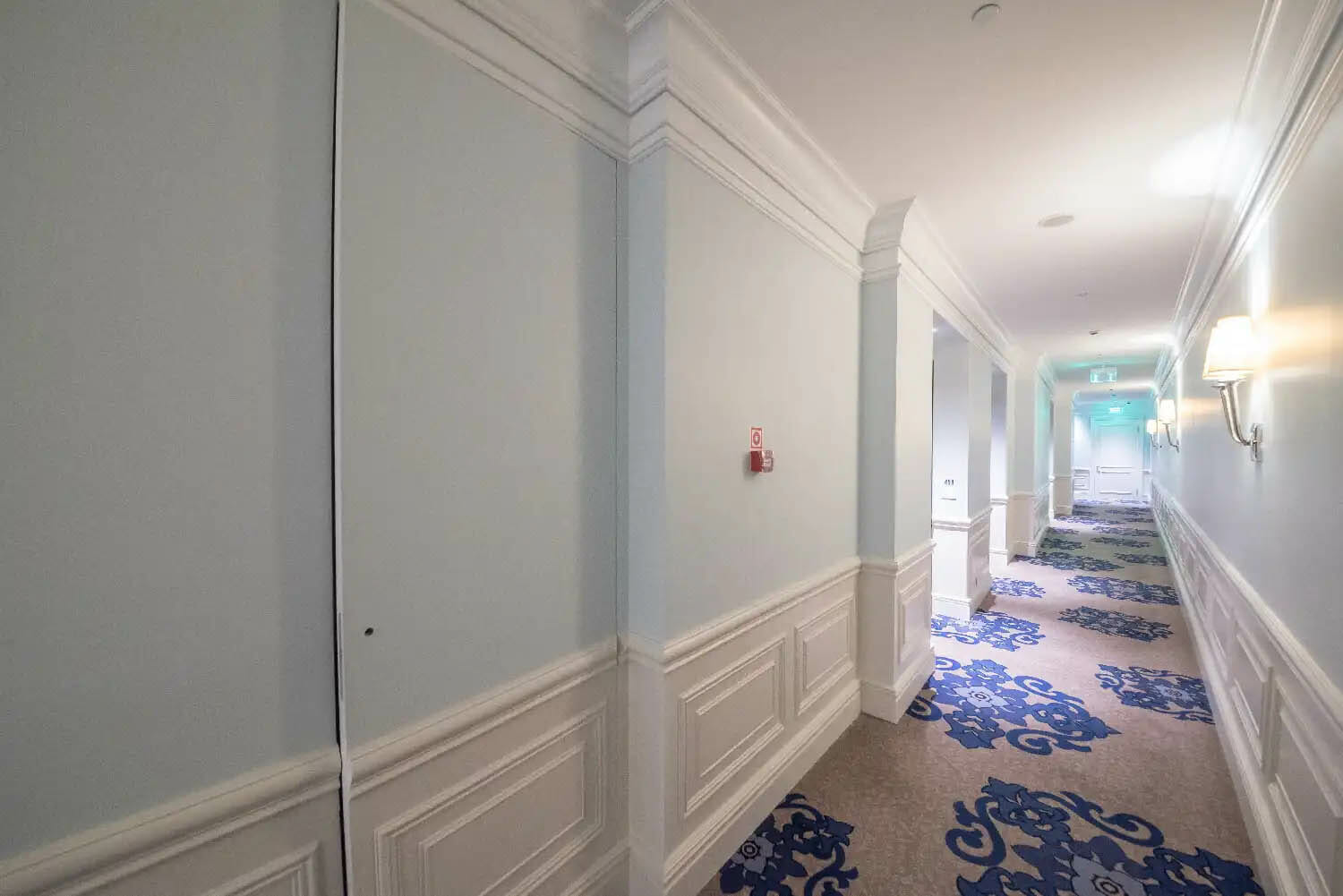 "ОФРАМ обладает лицензией на монтаж, техническое обслуживание и ремонт заполнений проемов в противопожарных преградах №77-Б /06367 МЧС РФ"